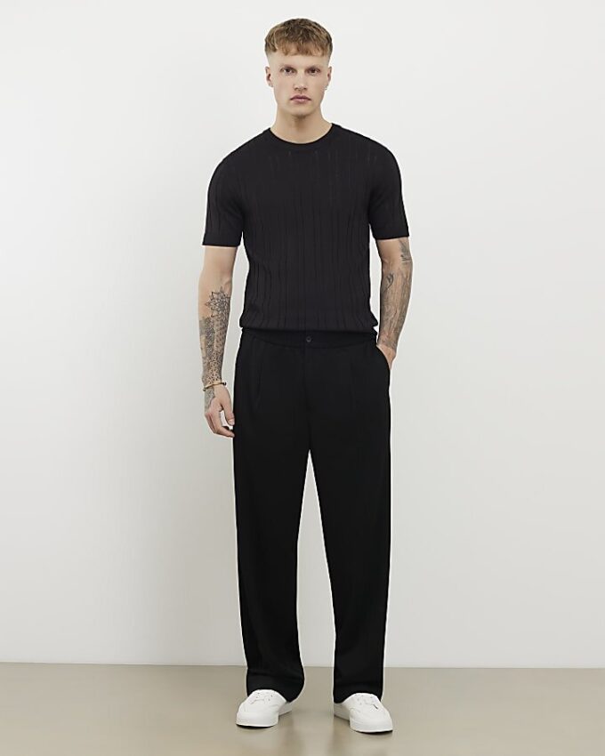 Svart slim fit-T-shirt med ribbade kanter