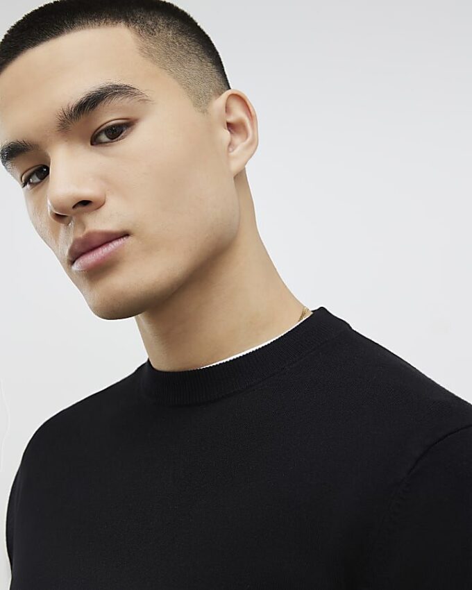 Svart slim fit-tröja