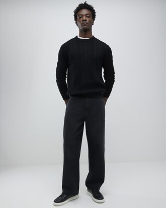 Svart slim fit-tröja i kabelstickning