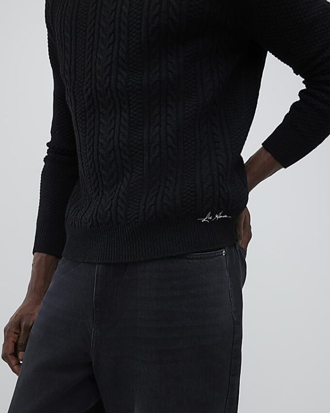 Svart slim fit-tröja i kabelstickning