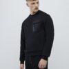 Svart slim fit-tröja i nylonhybrid