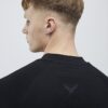 Svart slim fit-tröja i nylonhybrid
