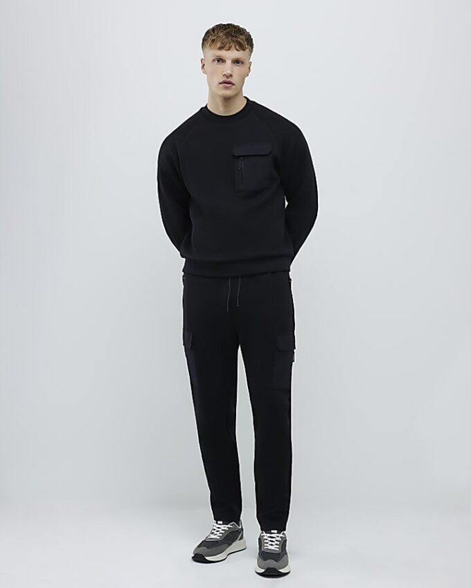 Svart slim fit-tröja i nylonhybrid