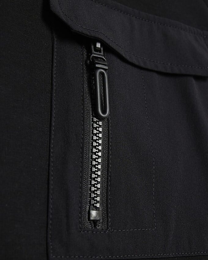 Svart slim fit-tröja i nylonhybrid