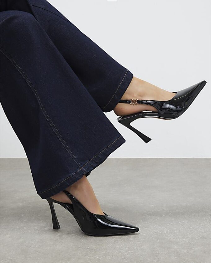 Svart slingback-klack med logo