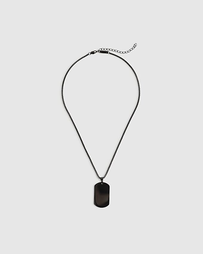 Svart stålhalsband med svart tagg