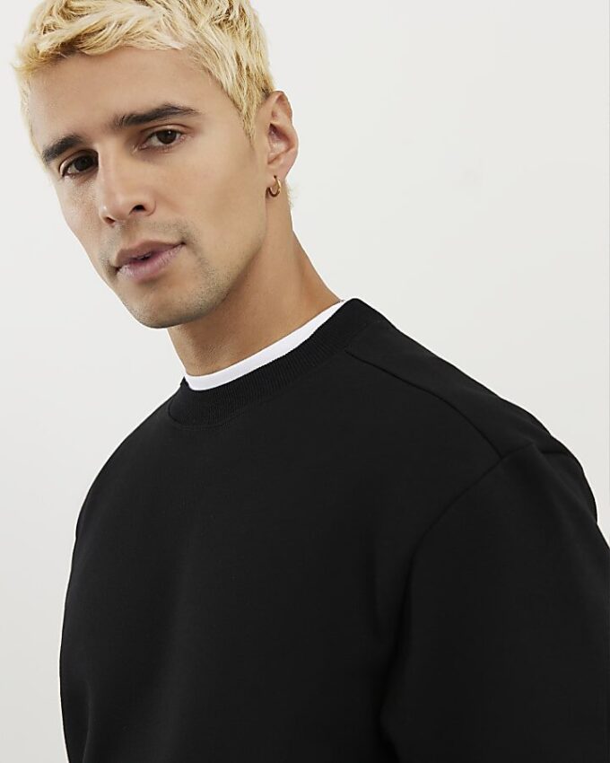 Svart sweatshirt med normal passform