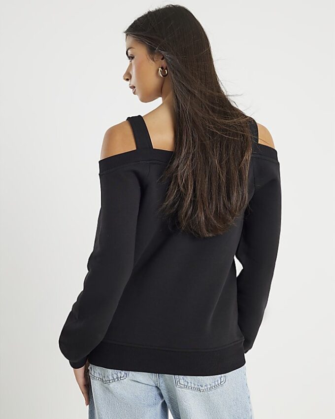 Svart sweatshirt med utskärning