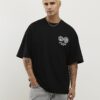 Svart T-shirt med internationella flaggor