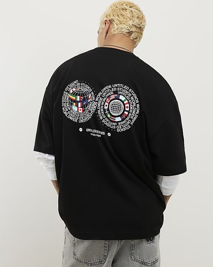 Svart T-shirt med internationella flaggor