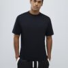 Svart T-shirt med normal passform Svart T-shirt med normal passform