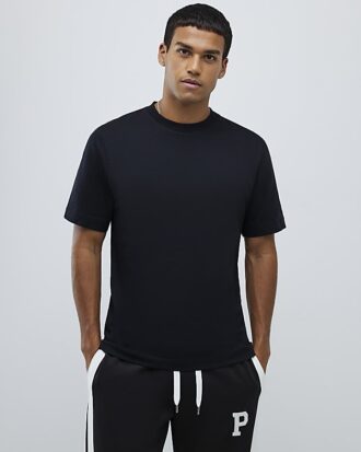 Svart T-shirt med normal passform