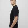Svart T-shirt med normal passform och Kanazawa-ormmotiv