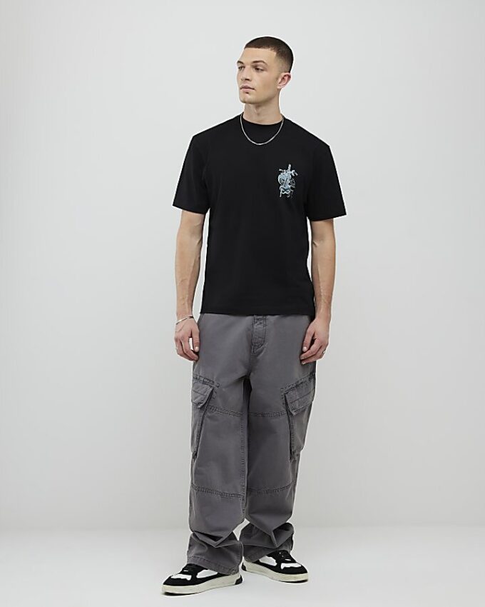 Svart T-shirt med normal passform och Kanazawa-ormmotiv