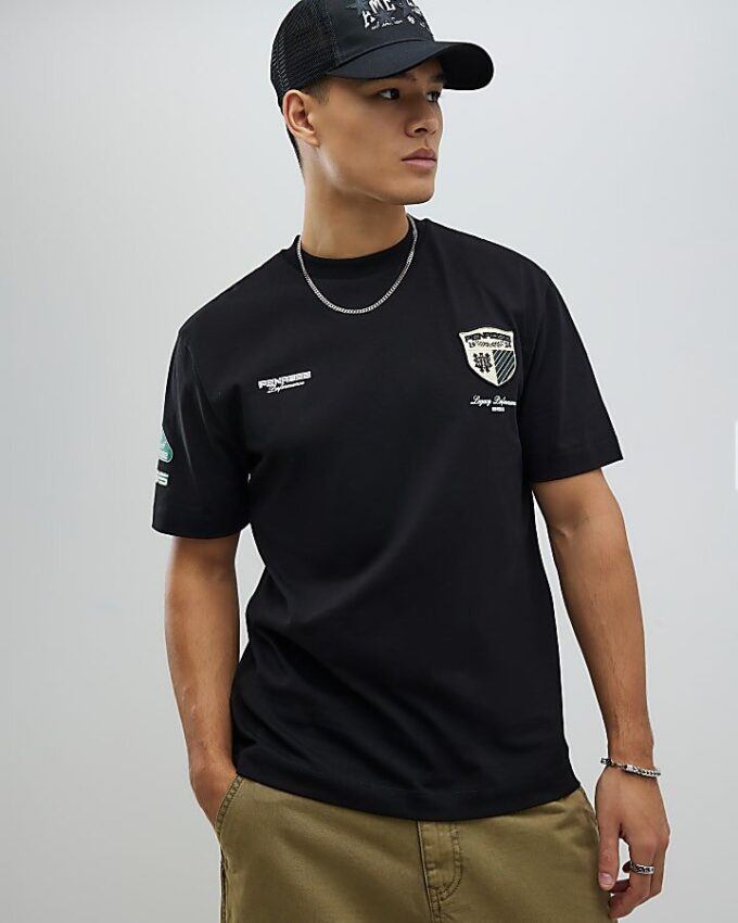 Svart T-shirt med normal passform och Penrose-vapen