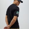 Svart T-shirt med normal passform och Penrose-vapen