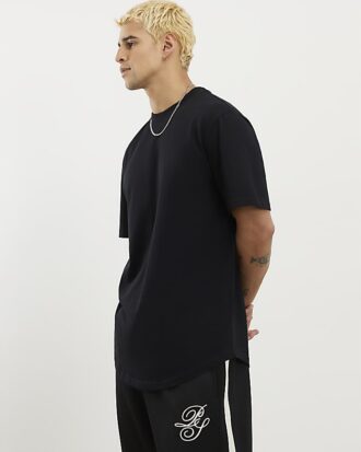 Svart T-shirt med normal passform och rundad fåll