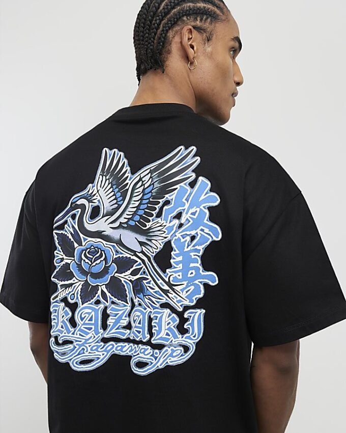 Svart T-shirt med oversized passform och Kazaki Crane-tryck