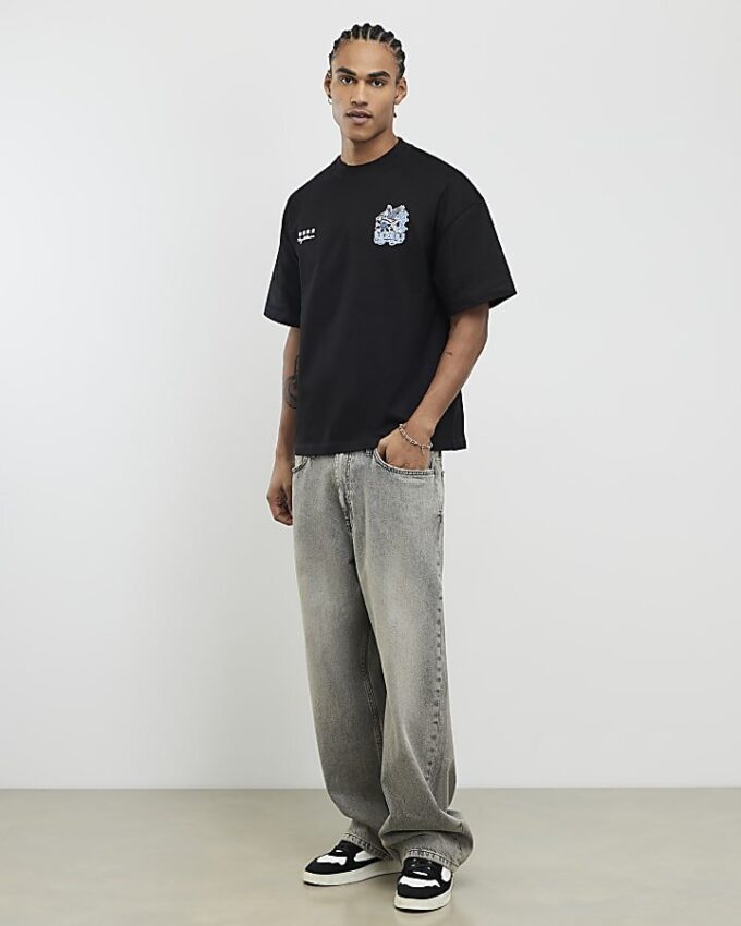 Svart T-shirt med oversized passform och Kazaki Crane-tryck