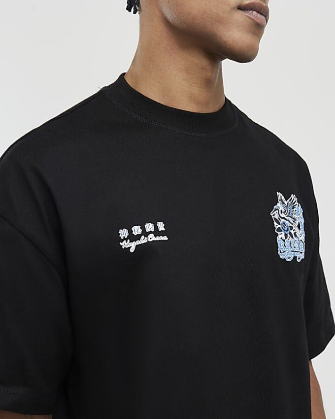 Svart T-shirt med oversized passform och Kazaki Crane-tryck