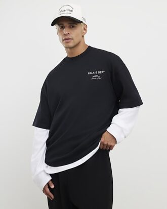 Svart T-shirt med oversized passform och Palais Dept-tryck