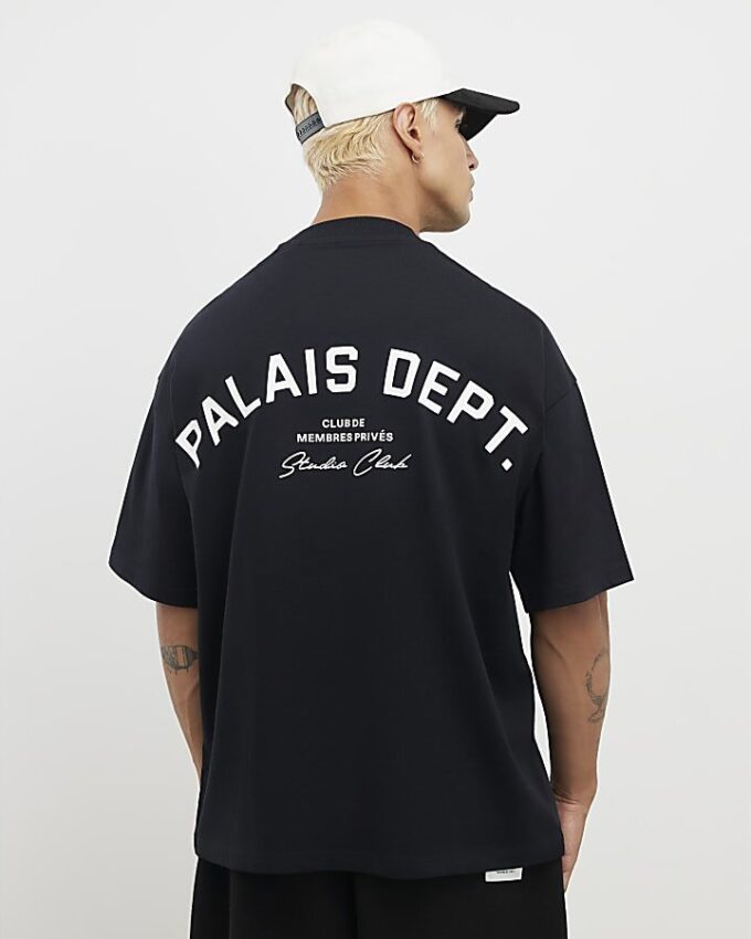 Svart T-shirt med oversized passform och Palais Dept-tryck