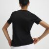 Svart T-shirt med skissartat ansikte i folie