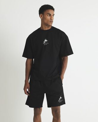 Svart T-shirt och shorts med japanskt tryck