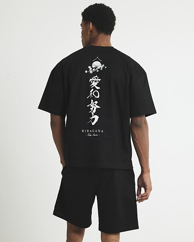 Svart T-shirt och shorts med japanskt tryck Svart T-shirt och shorts med japanskt tryck
