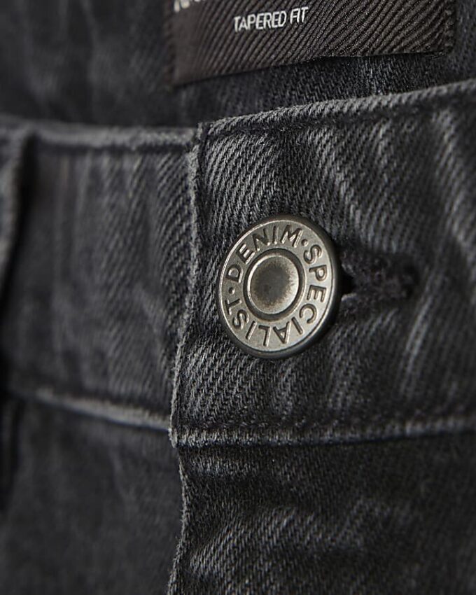 Svart tapered fit-tvättad jeans