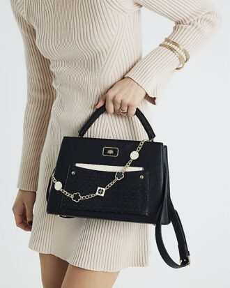 Svart totebag med ficka fram och charm