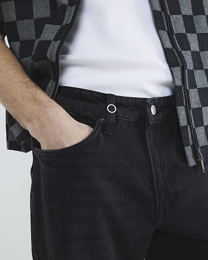 Svart tvättade jeans med lös passform