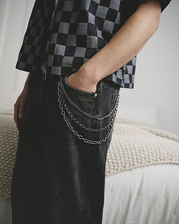 Svart tvättade jeans med lös passform