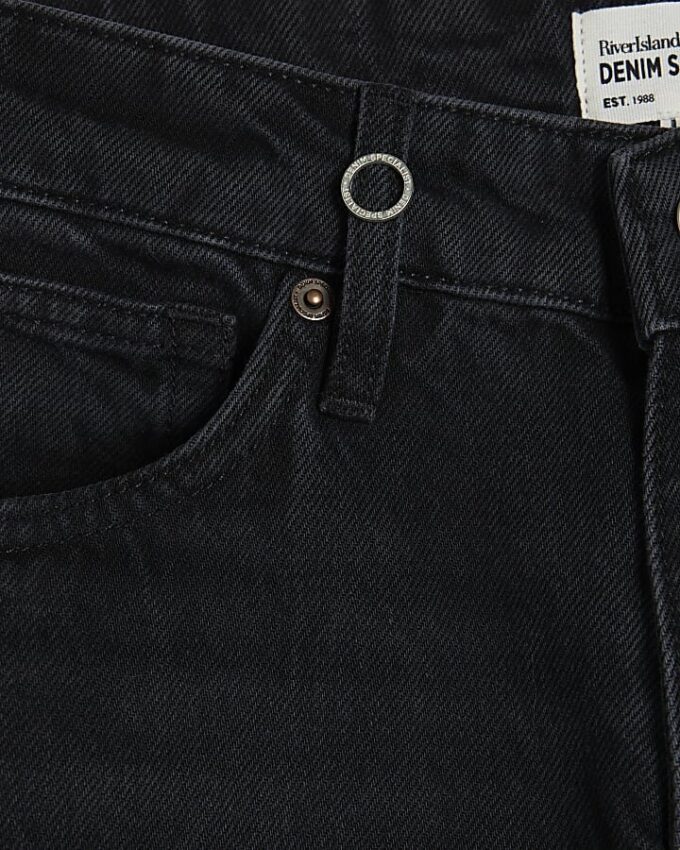 Svart tvättade jeans med lös passform
