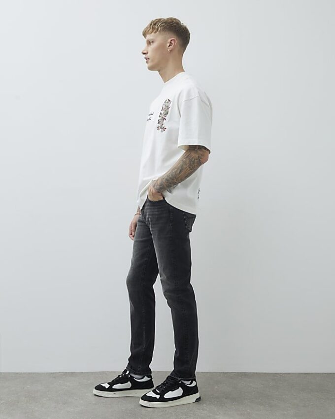 Svart tvättade slim fit-jeans