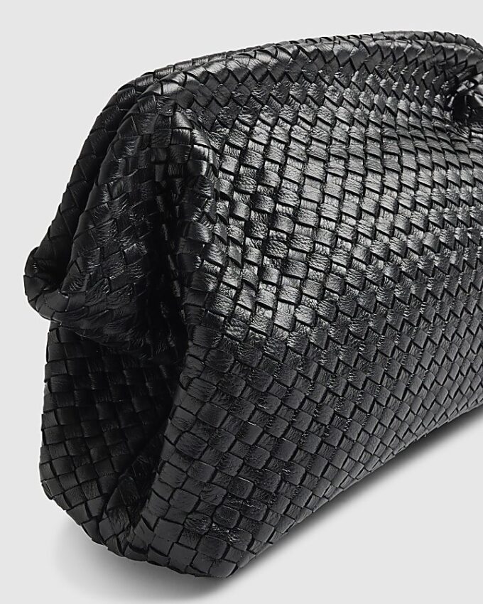 Svart vävd läderclutch i premiumkvalitet