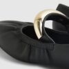 Svarta ballerinaskor med armband