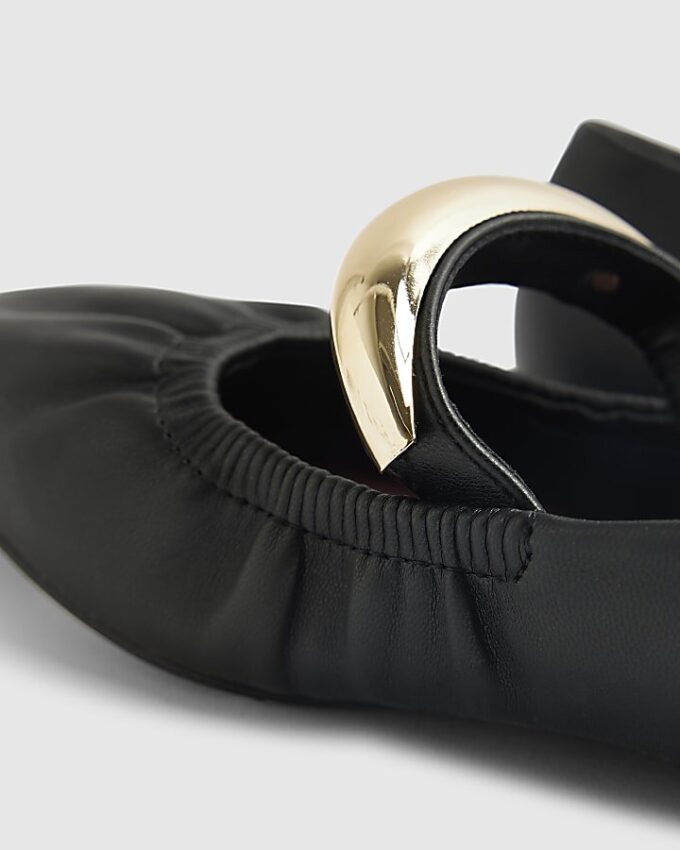 Svarta ballerinaskor med armband