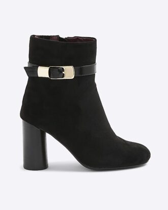 Svarta boots i imitationsmocka med rund klack och spänne