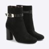 Svarta boots i imitationsmocka med rund klack och spänne