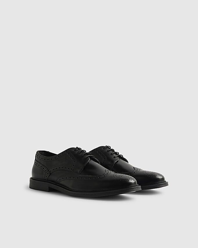 Svarta läderbrogues