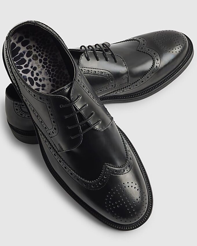 Svarta läderbrogues