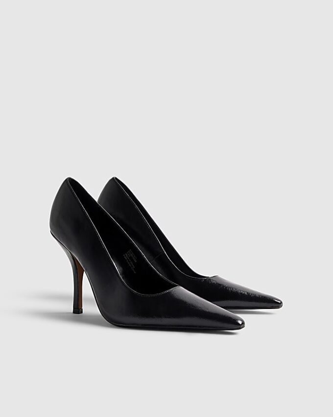 Svarta långa pumps med spetsig tå
