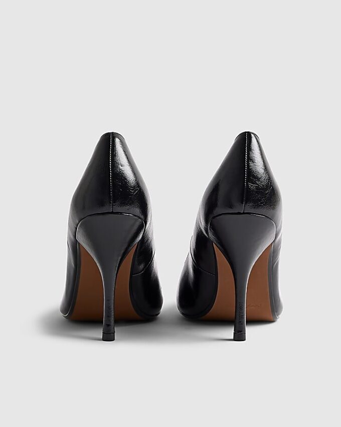Svarta långa pumps med spetsig tå