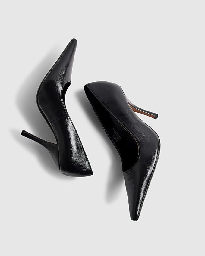 Svarta långa pumps med spetsig tå