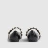 Svarta platta pumps med nitar