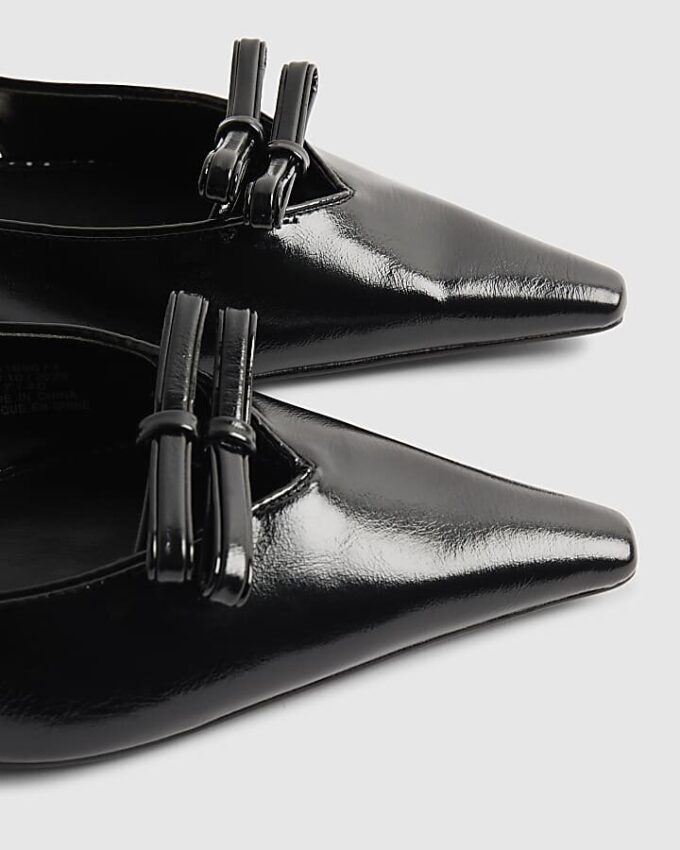 Svarta platta skor med dubbel rosett och slingback