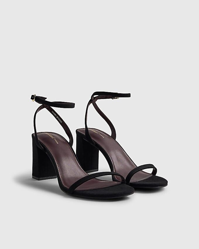Svarta sandaler med bred passform och öppen tå