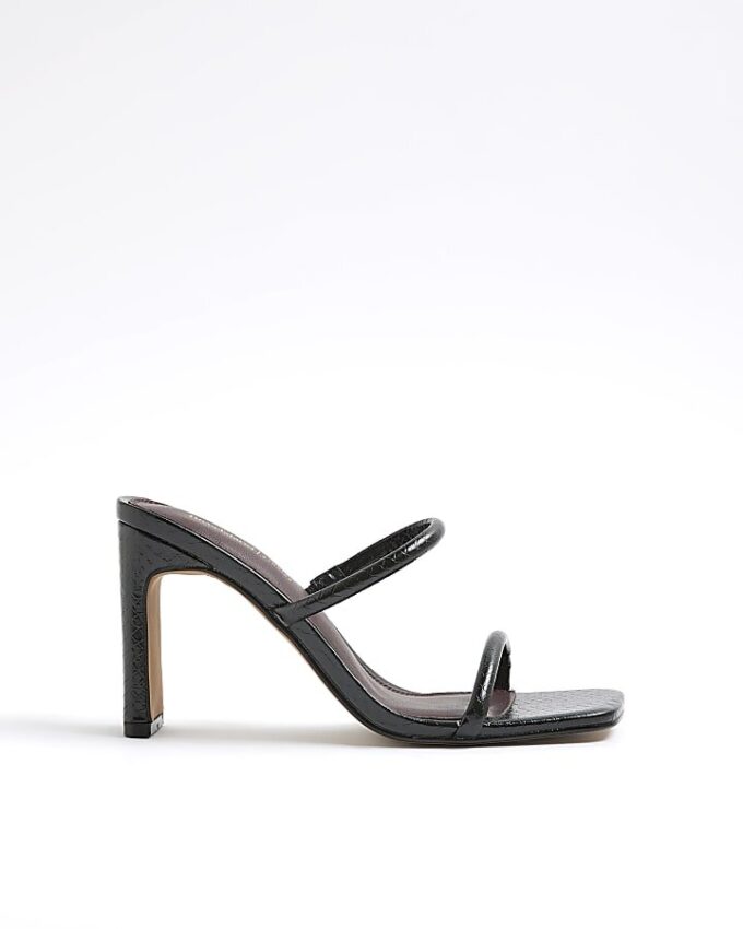 Svarta sandaler med remmar och klack i bred passform