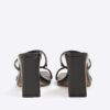 Svarta sandaler med remmar och klack i bred passform